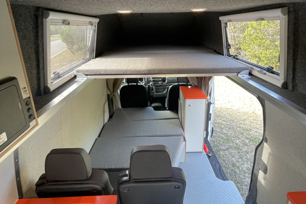 Hi5 Campervan USA - Bottom & Double Bed